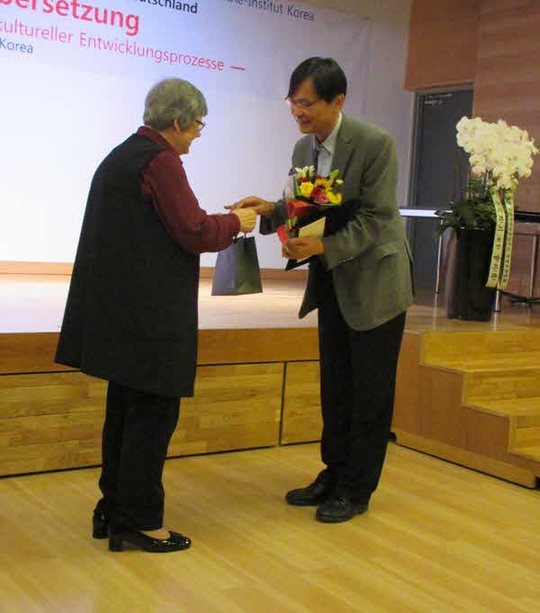 013 Blumen und Simonegeschenk.JPG
