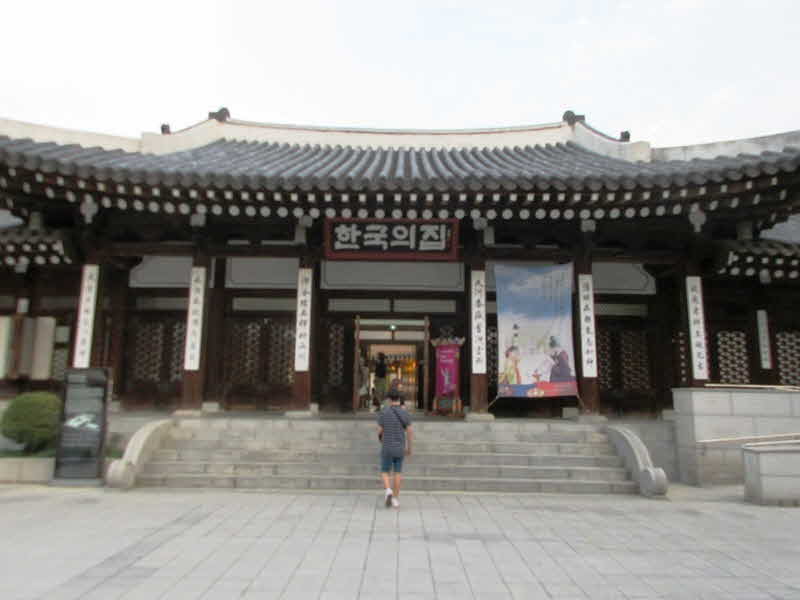 028 Eingang zum Korea House.JPG