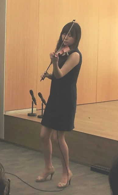 16 Gratulationskonzert Elektrische Violine.jpg