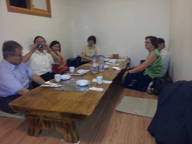 45 Warten auf das koreanische Abendessen.jpg