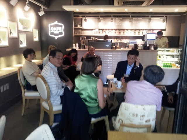 05 Im Museumscafe 1.jpg